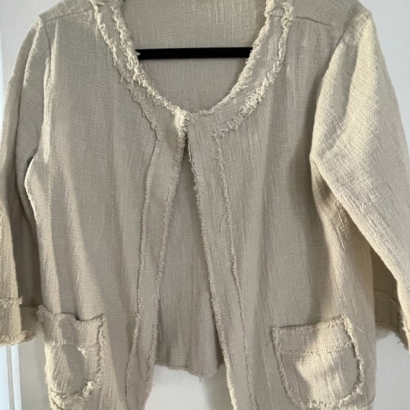 beige short jacket - Picture 3 of 3